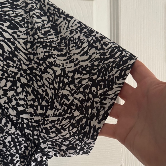 Athleta Patterned Short Sleeve Athletic Top M - Picture 5 of 16